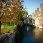 Luxury Boutique Apartment - Amazing City Location